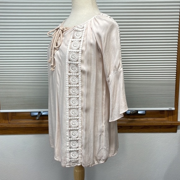 Fantazia NWT Blush Pink Embroidered Lace Up 3/4 Sleeve Blouse Size Small - Picture 7 of 11